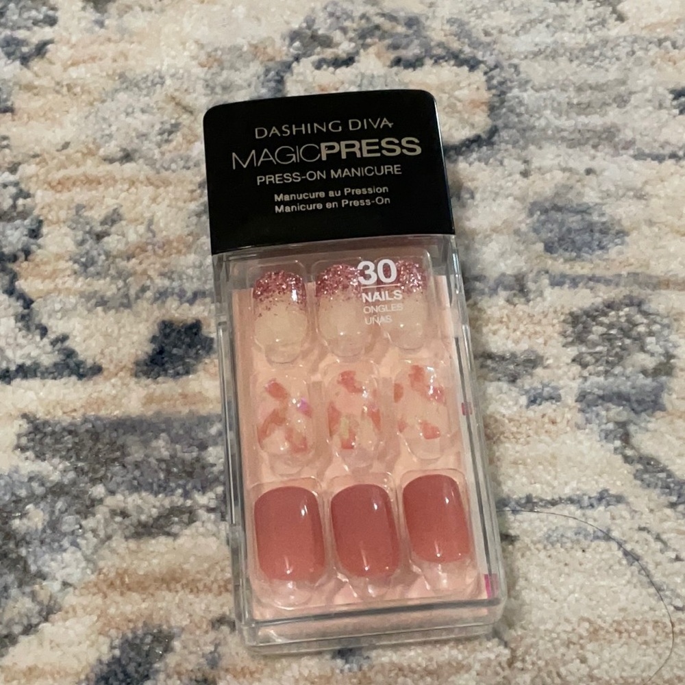 5 FOR $25! 💕 Dashing Diva MagicPress Nails